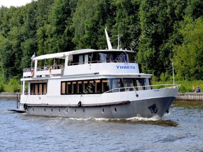 Теплоход Уникум