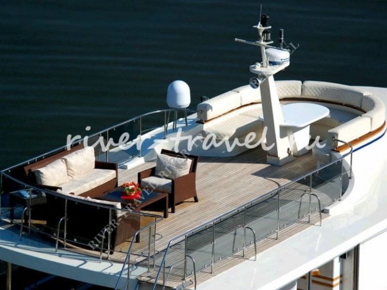 Яхта Отрада