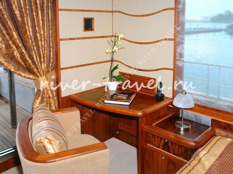 Яхта Отрада