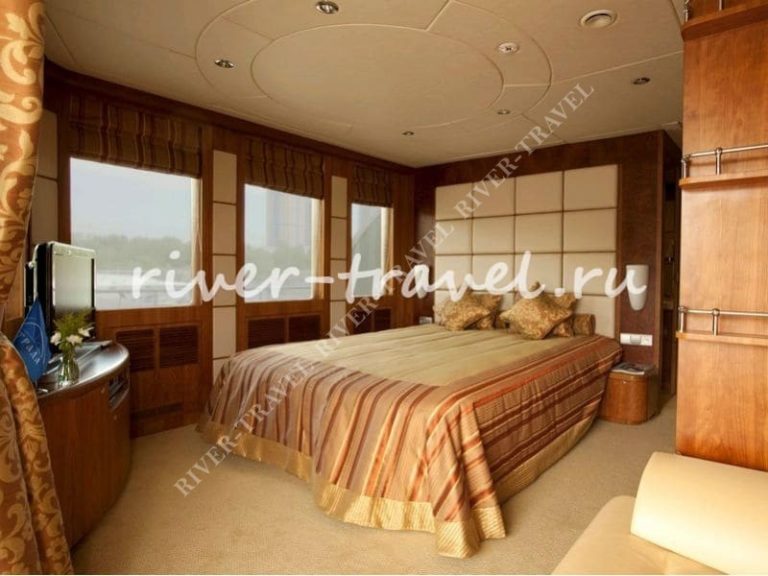 Яхта Отрада