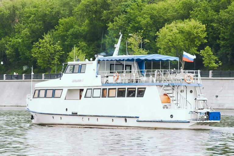 Теплоход Дельфин