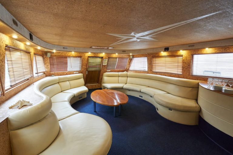 Теплоход Дельфин