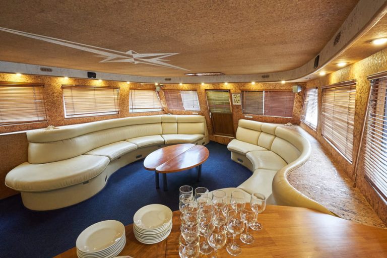 Теплоход Дельфин