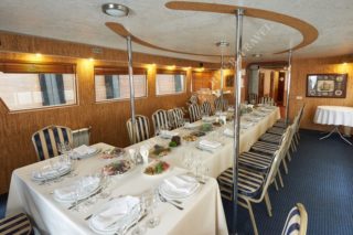 Теплоход Дельфин