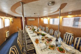 Теплоход Дельфин