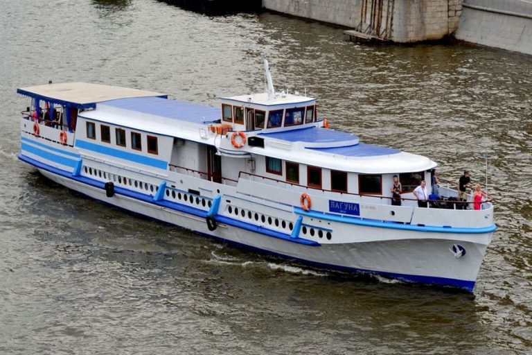 Теплоход Лагуна