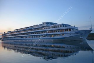 Теплоход Андрей Рублев