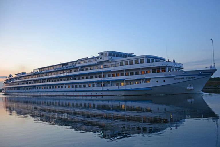 Теплоход Андрей Рублев