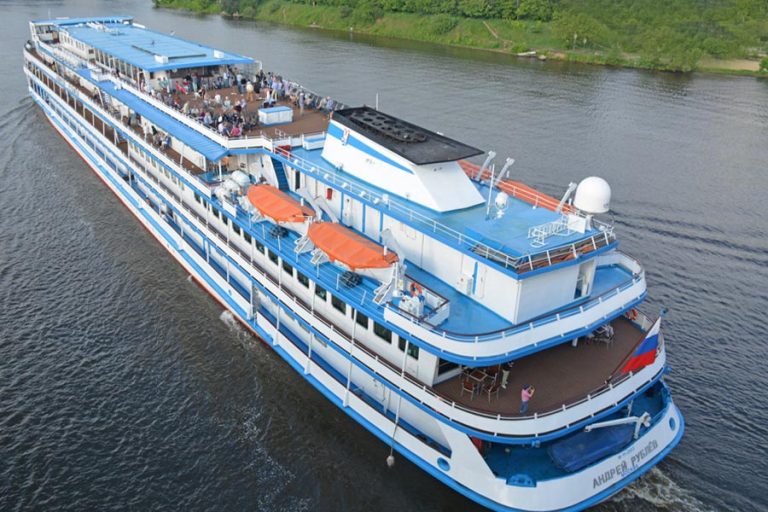 Теплоход Андрей Рублев