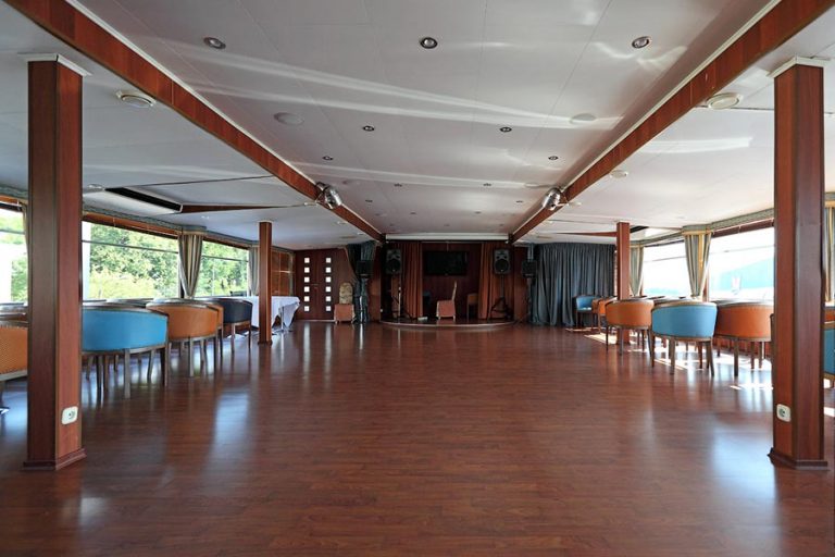 Теплоход Андрей Рублев