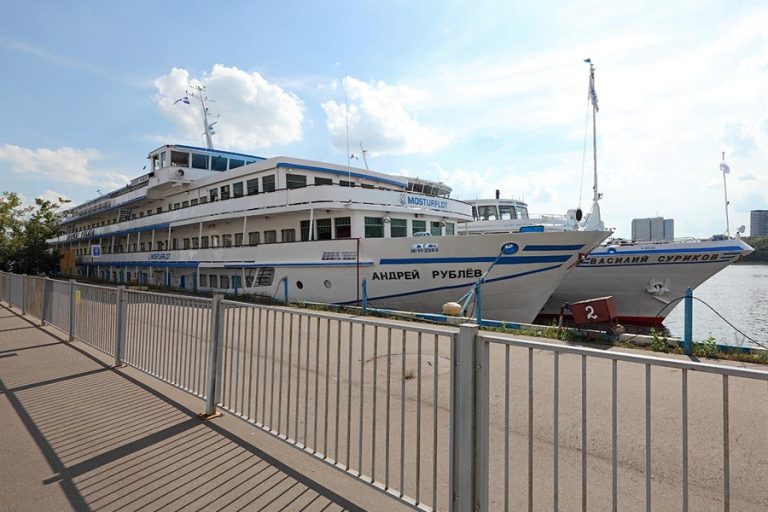 Теплоход Андрей Рублев