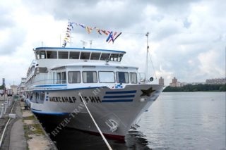 Теплоход Александр Грин