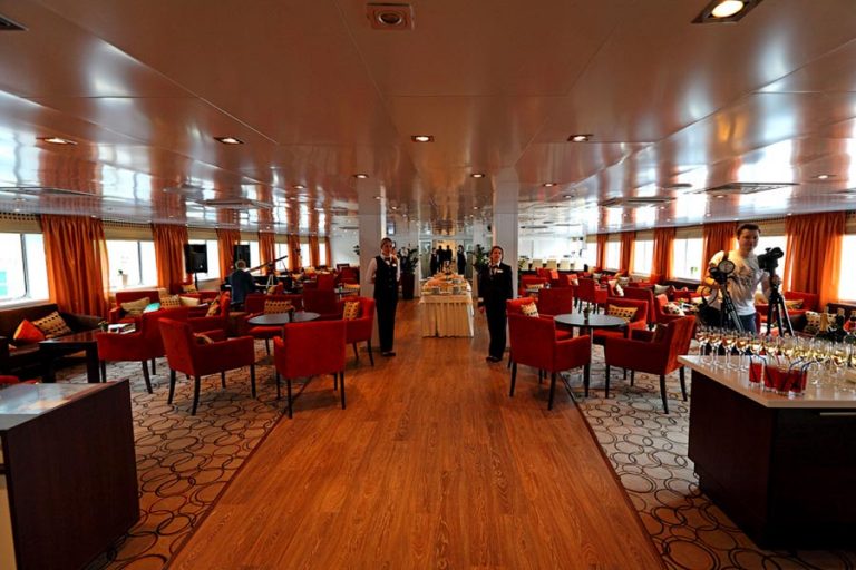 Теплоход Александр Грин