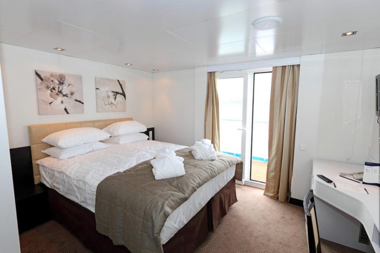 Теплоход Александр Грин