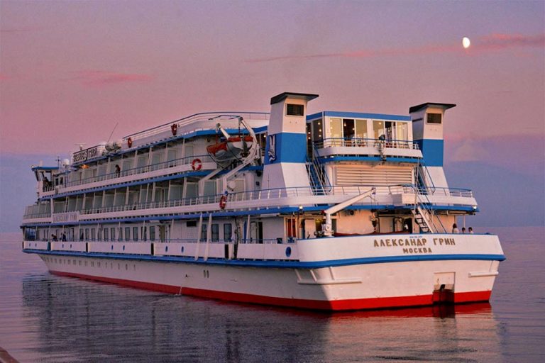Теплоход Александр Грин