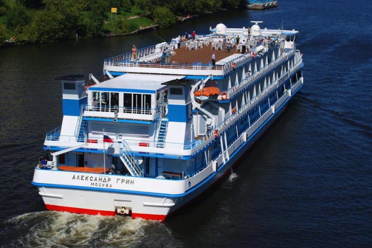 Теплоход Александр Грин