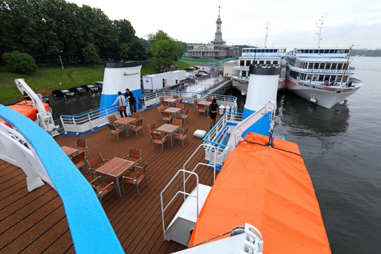 Теплоход Александр Грин