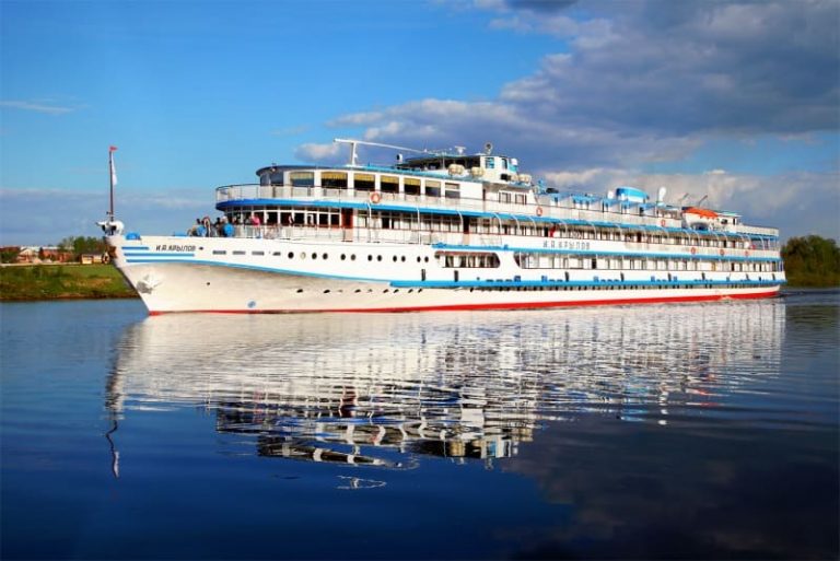 Теплоход Иван Крылов