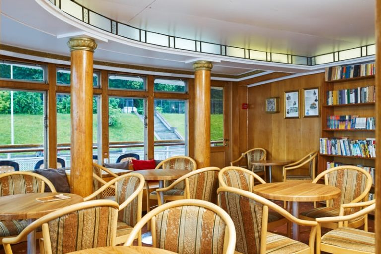 Теплоход Иван Крылов