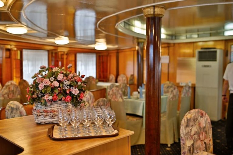 Теплоход Иван Крылов