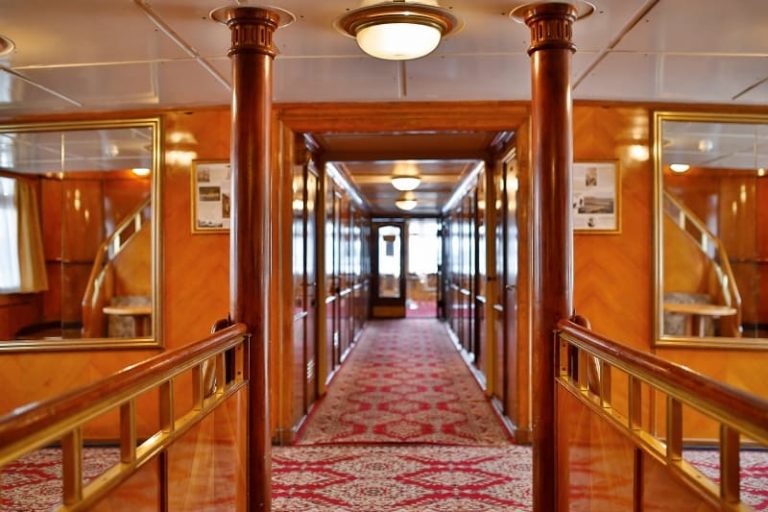 Теплоход Иван Крылов