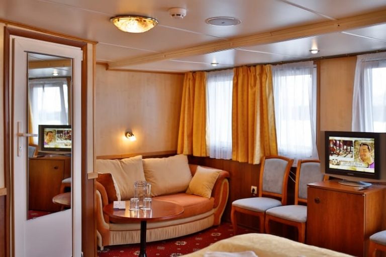 Теплоход Иван Крылов