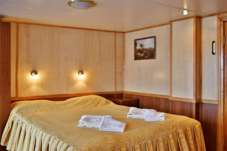 Теплоход Иван Крылов