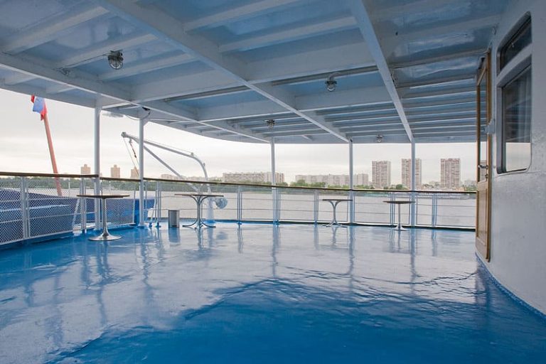 Теплоход Иван Крылов