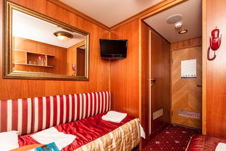 Теплоход Иван Крылов