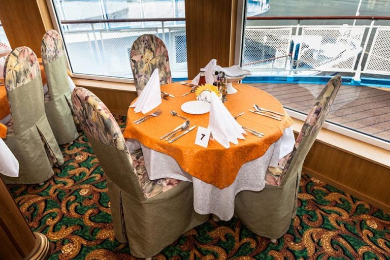 Теплоход Иван Крылов