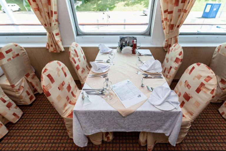 Теплоход Николай Карамзин