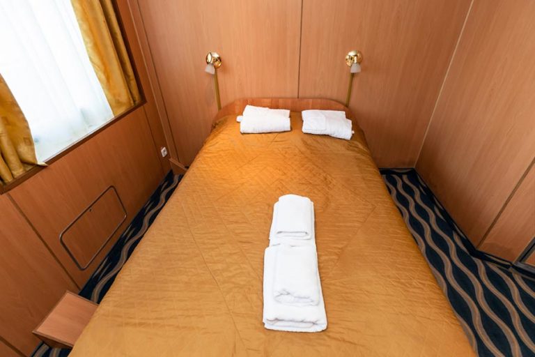 Теплоход Николай Карамзин