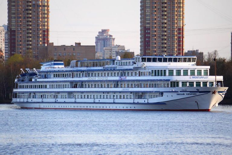 Теплоход Николай Карамзин