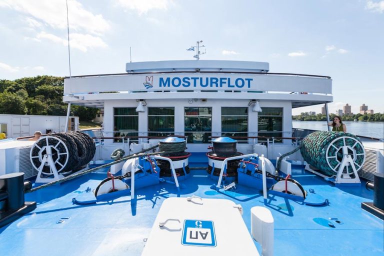 Теплоход Николай Карамзин