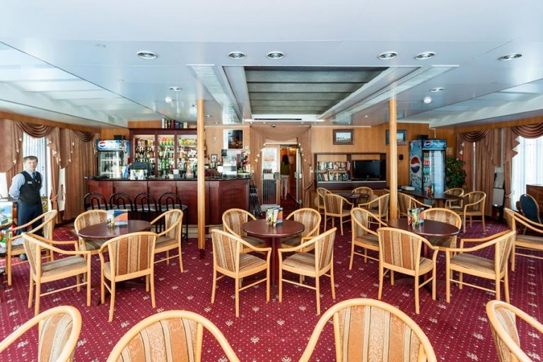 Теплоход Николай Карамзин