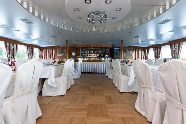 Теплоход Николай Карамзин