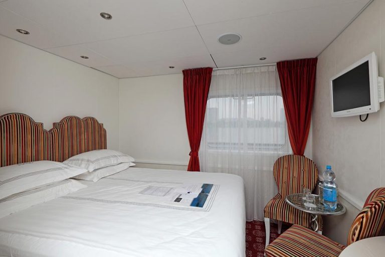 Теплоход Княжна Виктория