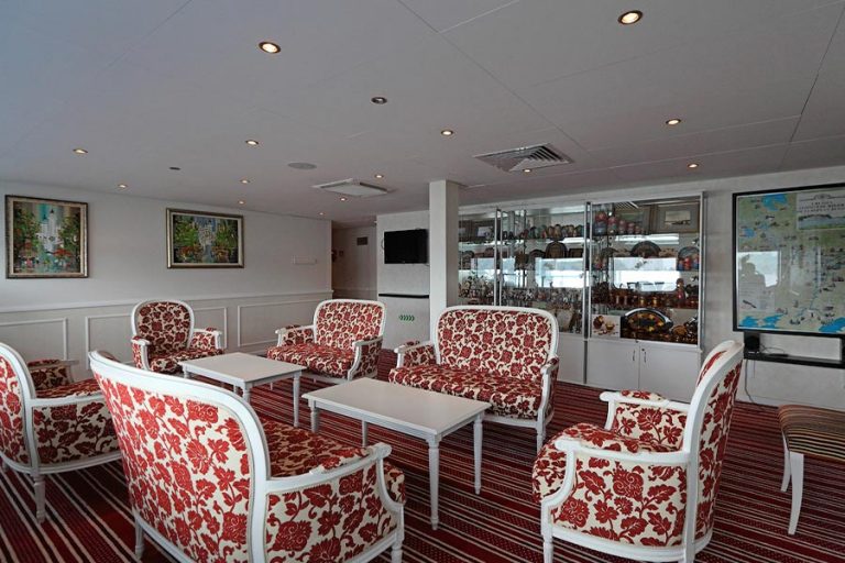 Теплоход Княжна Виктория