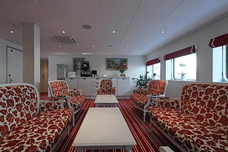 Теплоход Княжна Виктория