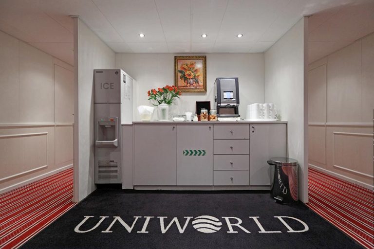 Теплоход Княжна Виктория