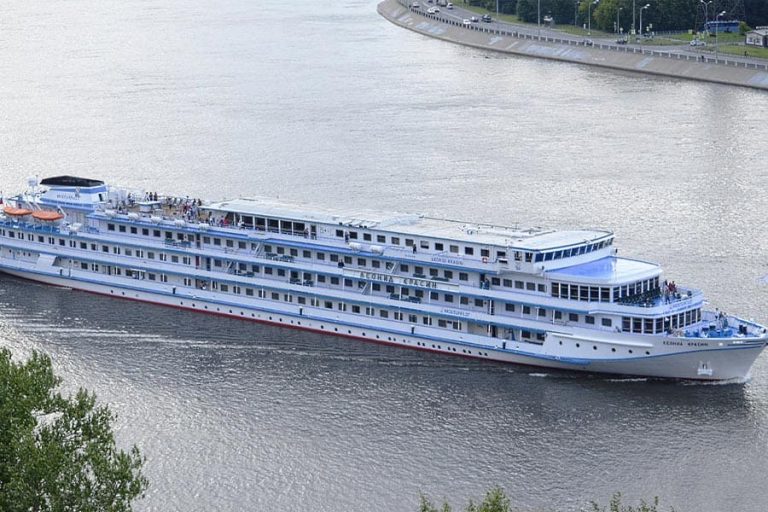 Теплоход Леонид Красин