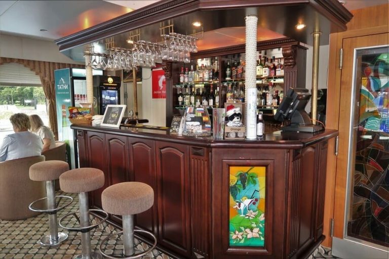 Теплоход Леонид Красин