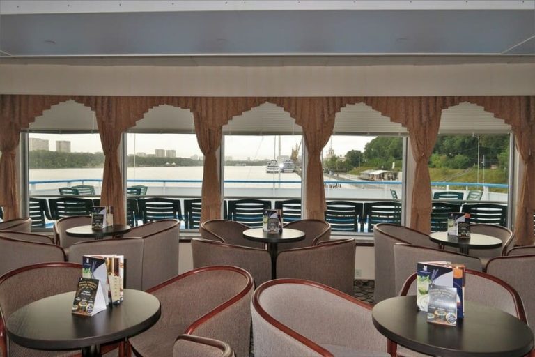 Теплоход Леонид Красин