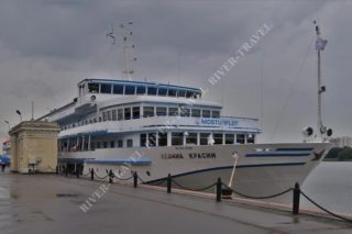 Теплоход Леонид Красин