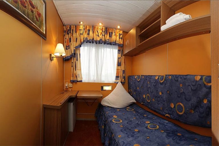 Теплоход Леонид Красин