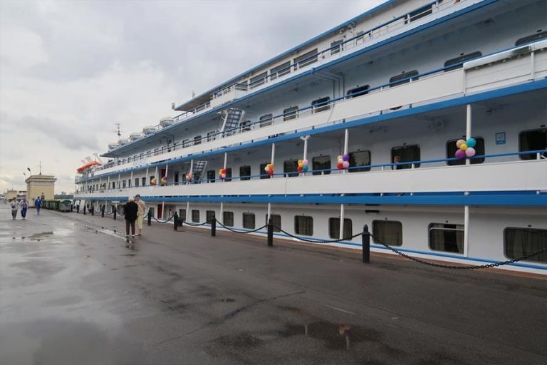 Теплоход Леонид Красин