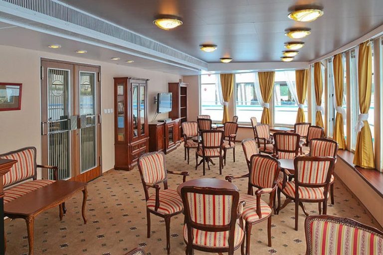 Теплоход Леонид Красин