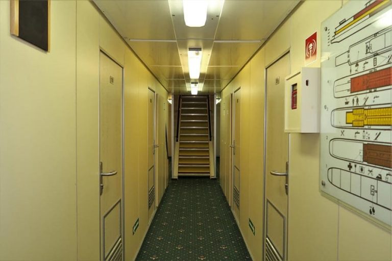 Теплоход Леонид Красин