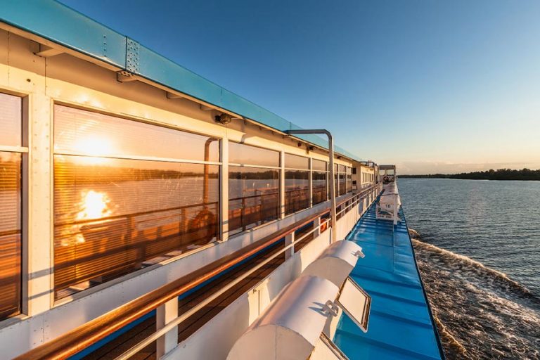 Теплоход Михаил Булгаков