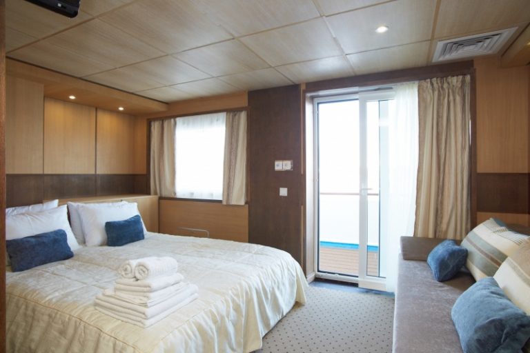 Теплоход Михаил Булгаков